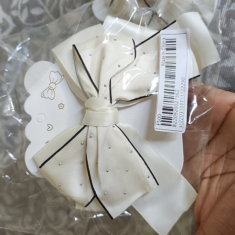 Ivory & gem bow - Picture 2 of 4